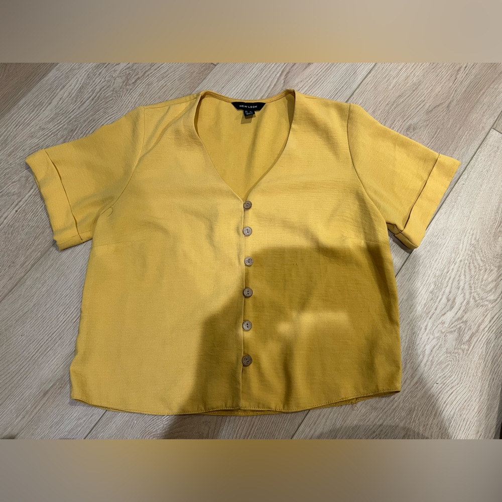 Like New New Look Button-Up Crop top